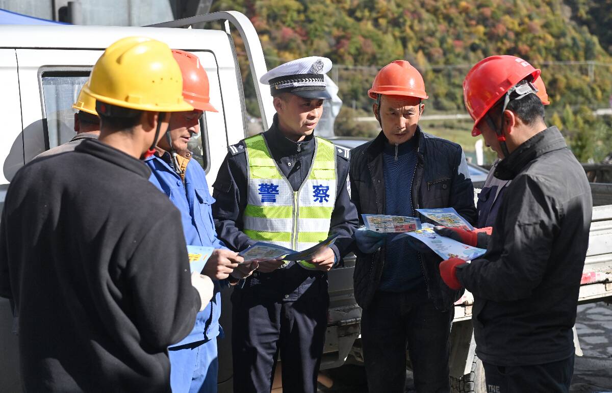 流動(dòng)車管所 數(shù)據(jù)服務(wù)進(jìn)山區(qū)，便民利民暖人心